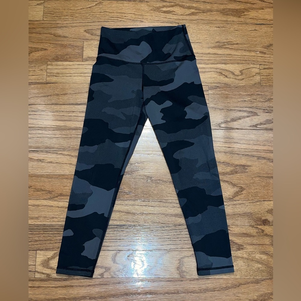 aerie black camo leggings - Size M